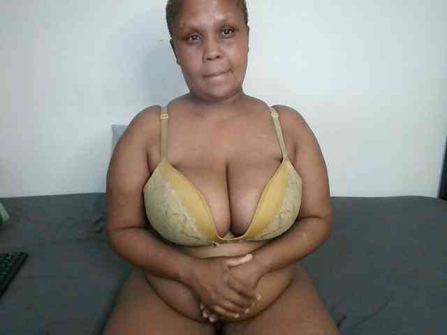 BIGTITTISXX webcam