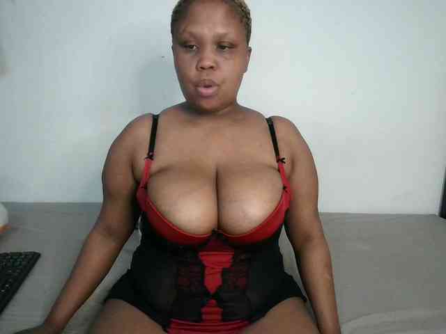 BIGTITTISXX webcam