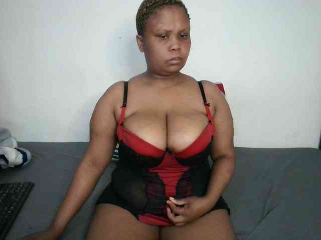 BIGTITTISXX webcam