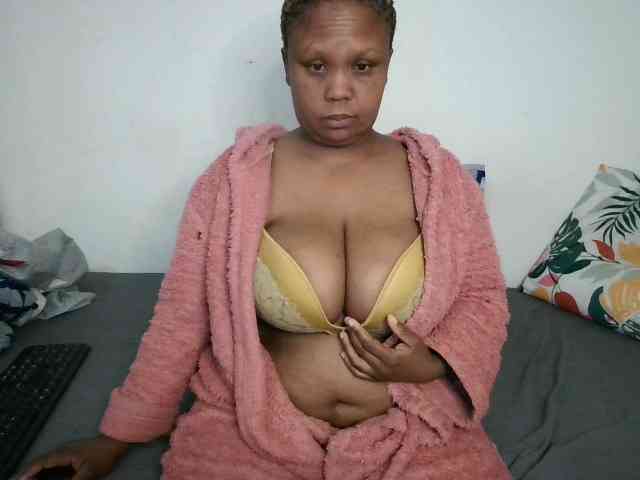 nude live BIGTITTISXX