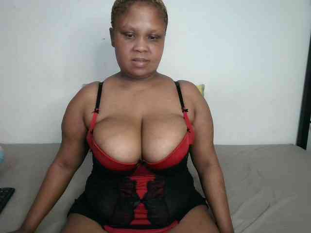 BIGTITTISXX webcam