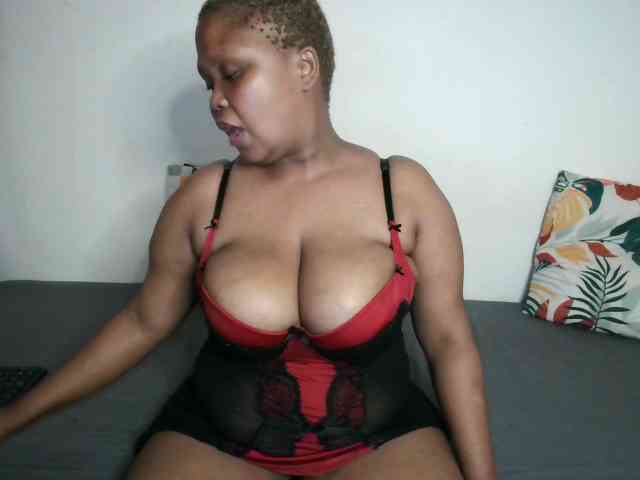 BIGTITTISXX webcam
