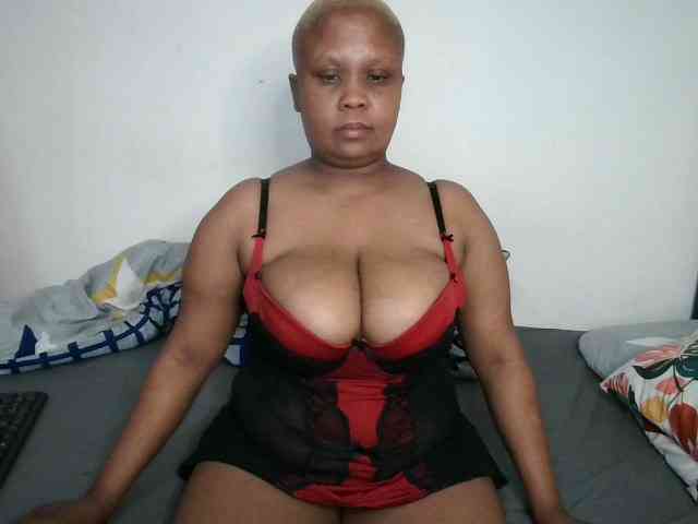 BIGTITTISXX webcam