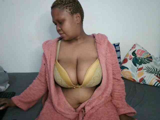 BIGTITTISXX webcam