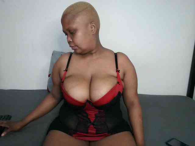 BIGTITTISXX webcam