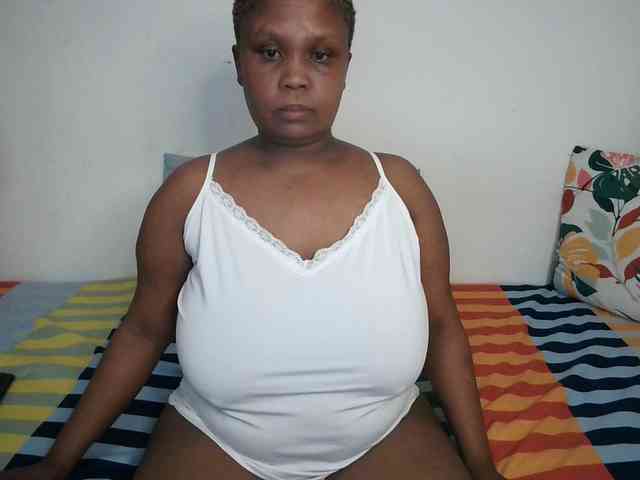 BIGTITTISXX webcam