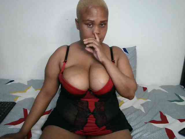 BIGTITTISXX webcam