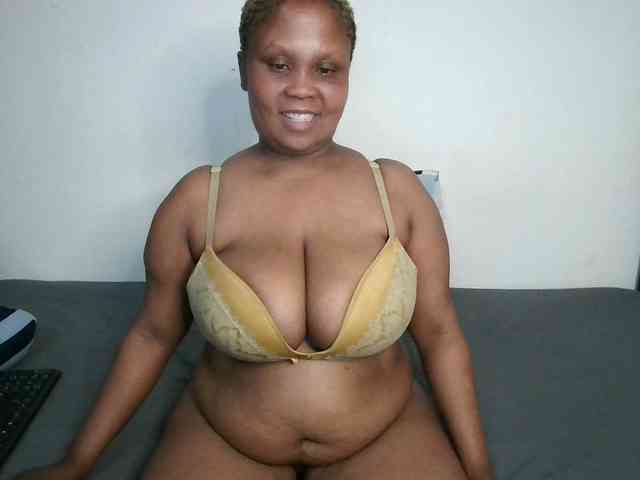 BIGTITTISXX webcam