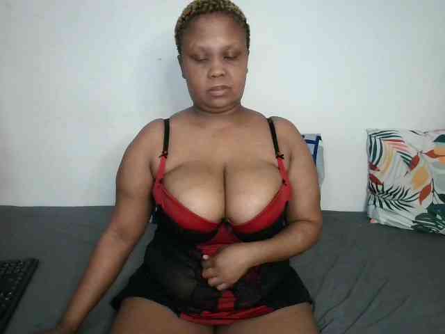 BIGTITTISXX webcam