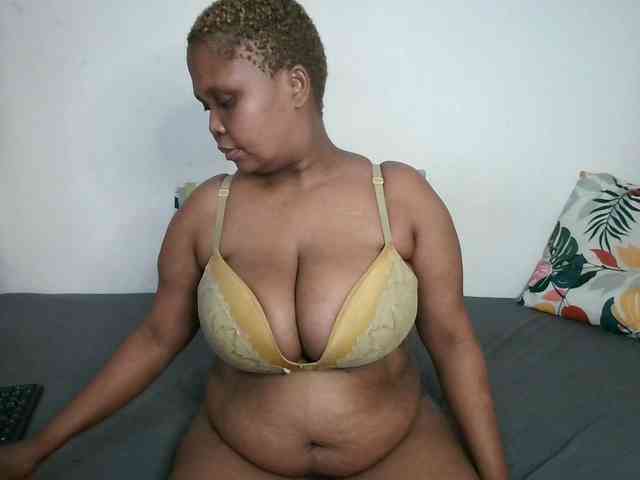 BIGTITTISXX webcam