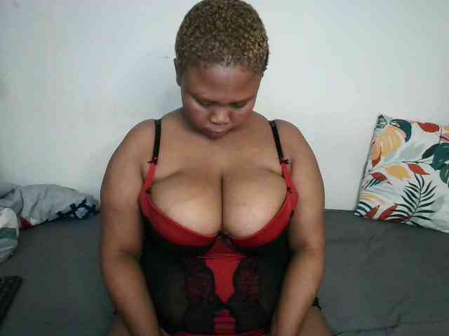 BIGTITTISXX webcam