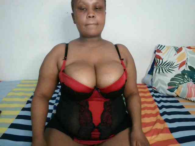 BIGTITTISXX webcam