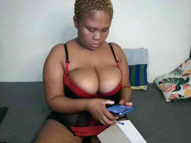 BIGTITTISXX webcam