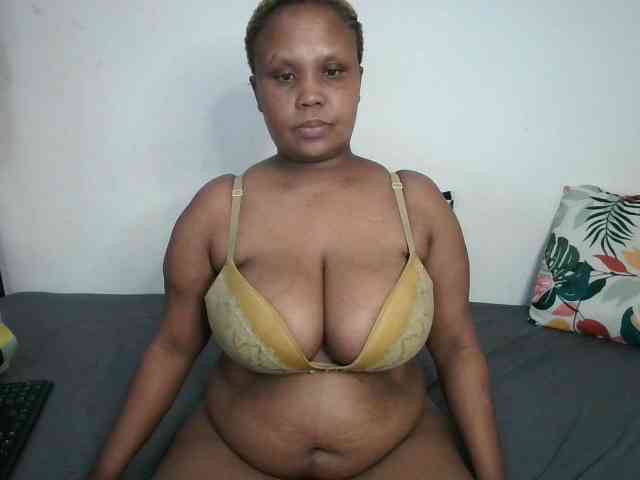 BIGTITTISXX webcam