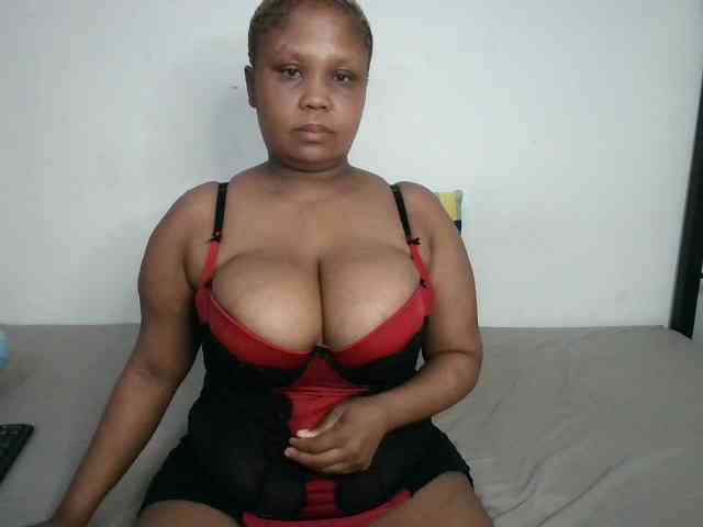BIGTITTISXX webcam