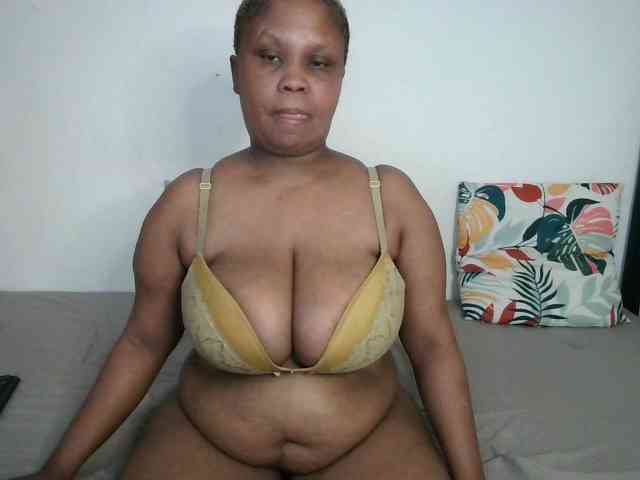 BIGTITTISXX webcam