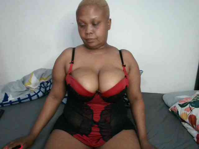 BIGTITTISXX webcam