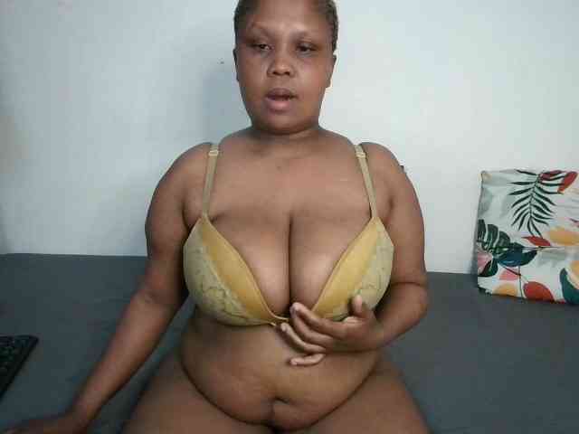 BIGTITTISXX webcam