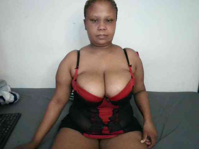 BIGTITTISXX webcam