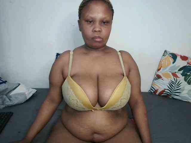 BIGTITTISXX webcam