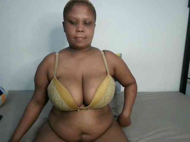 BIGTITTISXX webcam