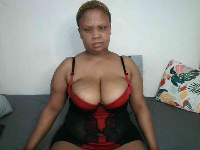 BIGTITTISXX webcam