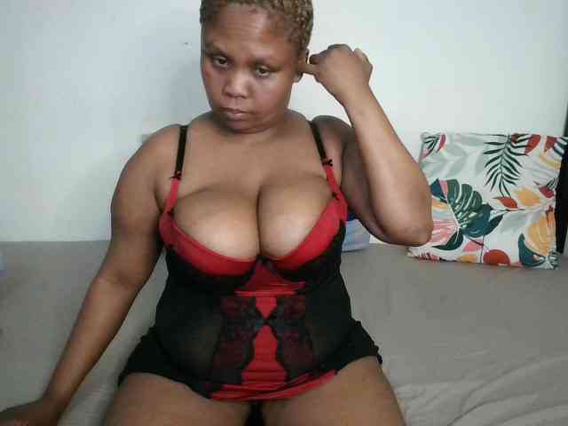 BIGTITTISXX webcam