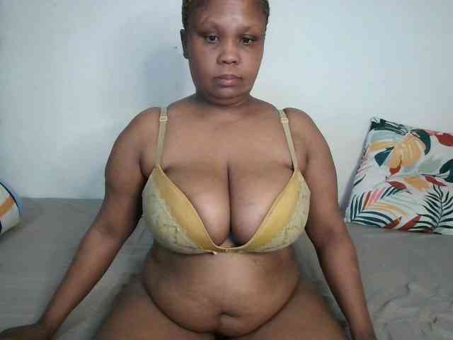 BIGTITTISXX webcam