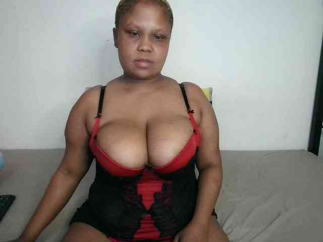 BIGTITTISXX webcam