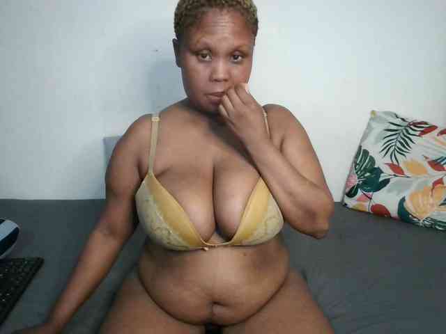 BIGTITTISXX webcam