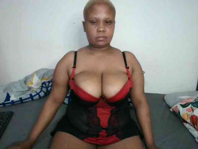 BIGTITTISXX webcam
