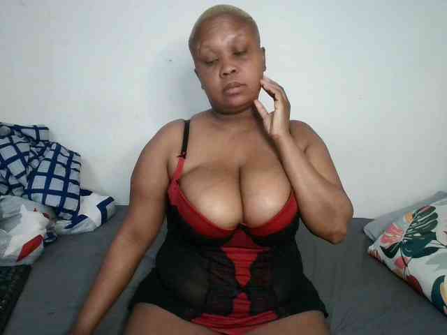 BIGTITTISXX webcam