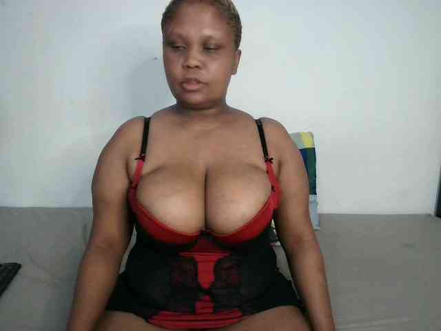 BIGTITTISXX webcam