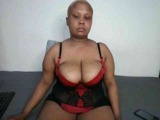 BIGTITTISXX webcam