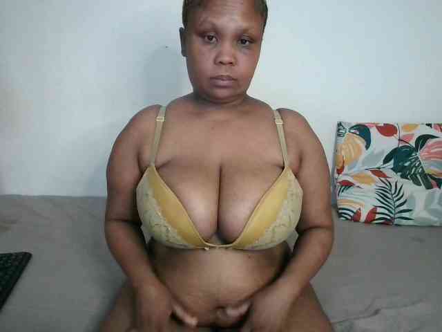 BIGTITTISXX webcam