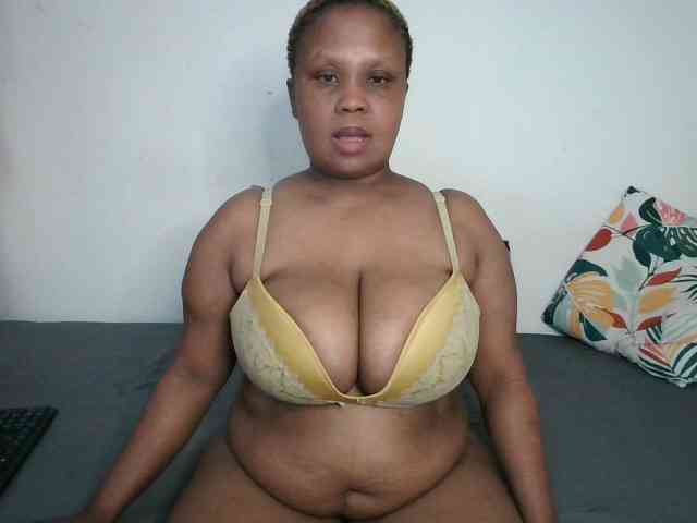 BIGTITTISXX webcam