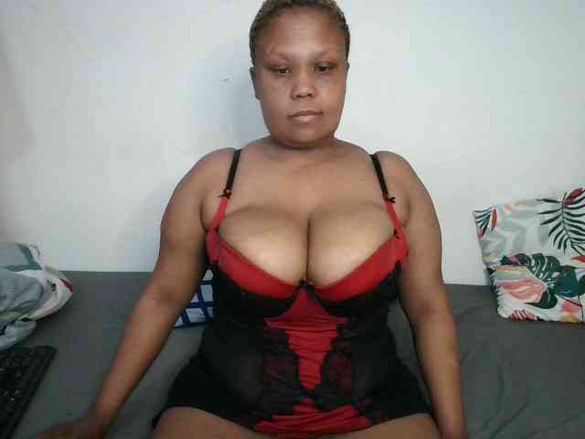 BIGTITTISXX webcam