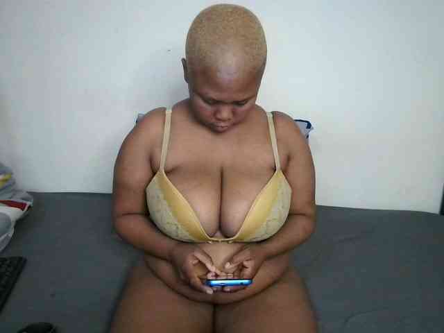 BIGTITTISXX webcam