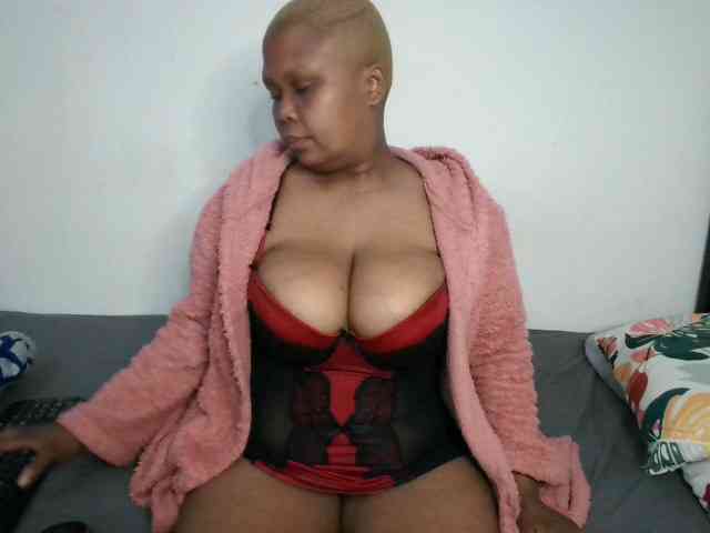 BIGTITTISXX webcam