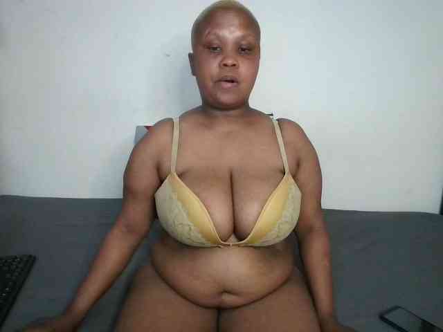 BIGTITTISXX webcam