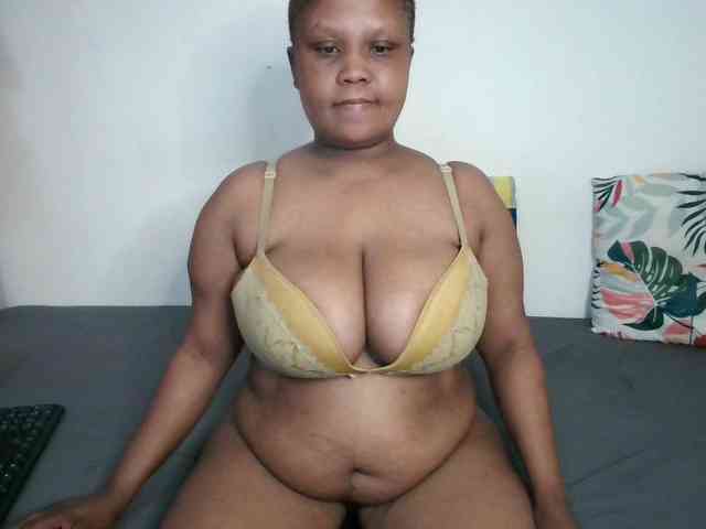 BIGTITTISXX webcam