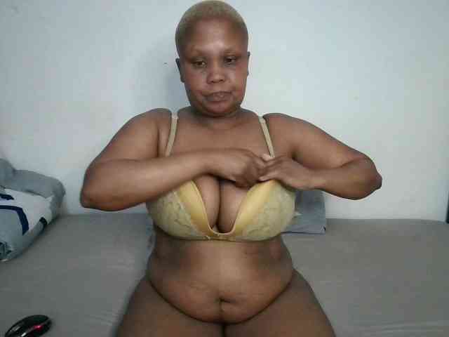 BIGTITTISXX webcam