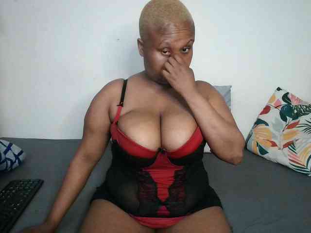 BIGTITTISXX webcam