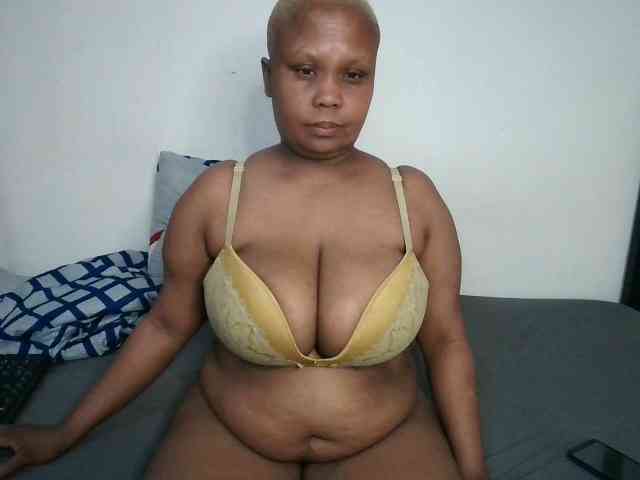 BIGTITTISXX webcam