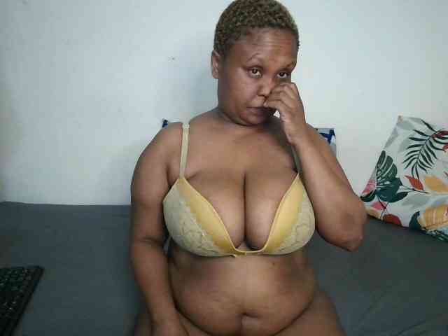 BIGTITTISXX webcam