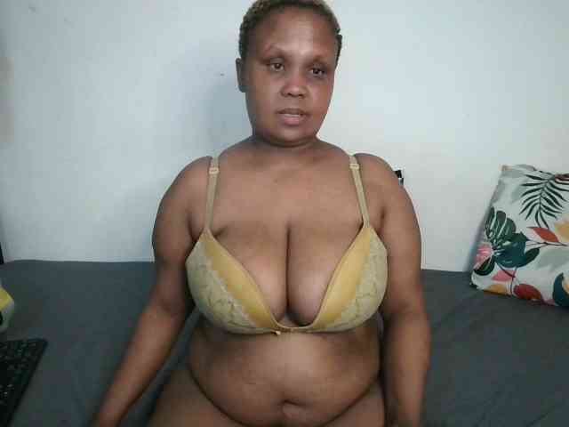 BIGTITTISXX webcam