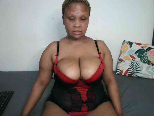 BIGTITTISXX webcam