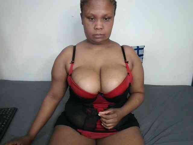 BIGTITTISXX webcam
