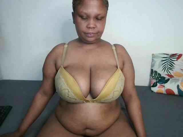BIGTITTISXX webcam