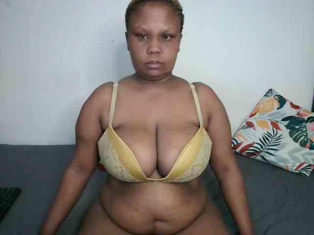 BIGTITTISXX webcam